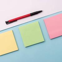 Notizzettel und Stift