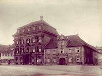 Die Volksbücherei war ab 1921 im Erdgeschoss des Altstädter Rathauses untergebracht, dem heutigen Stadtmuseum.