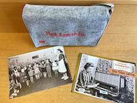 Kamishibai in einer grauen Filztasche und Bildkarten für Senior*innenheime